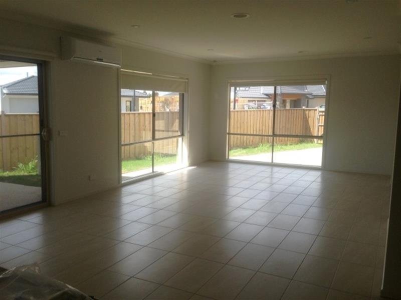 17 Derwent Lane, Sandhurst VIC 3977