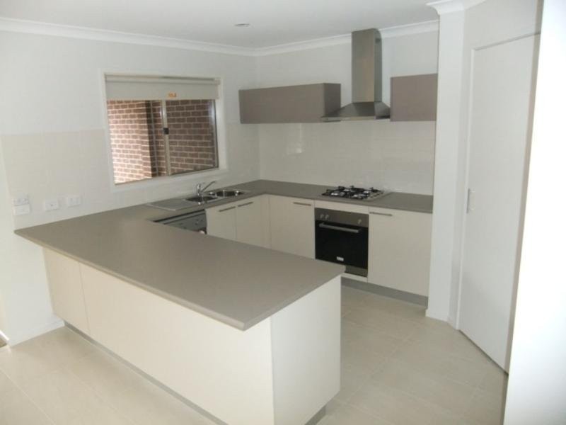 18 Tom Roberts Parade, Point Cook VIC 3030