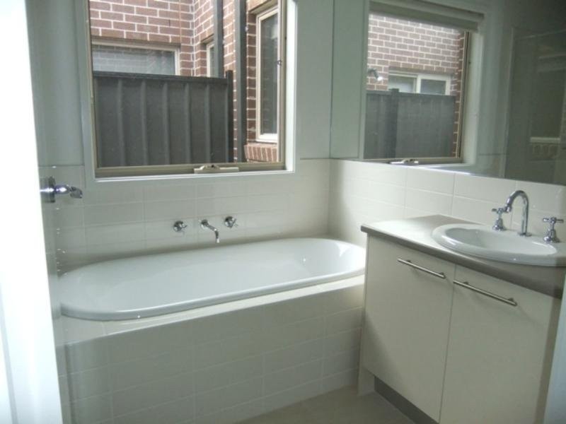 18 Tom Roberts Parade, Point Cook VIC 3030