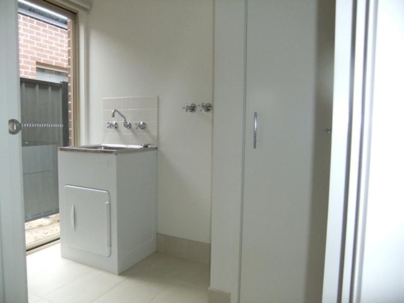 18 Tom Roberts Parade, Point Cook VIC 3030