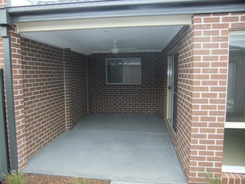 18 Tom Roberts Parade, Point Cook VIC 3030