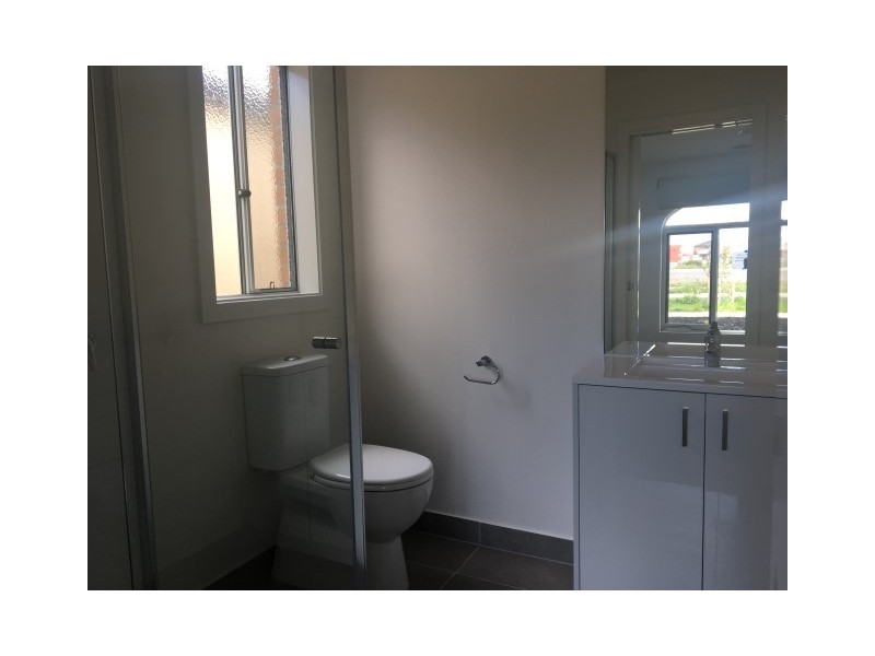 6 Rooney Road, Clyde North VIC 3978