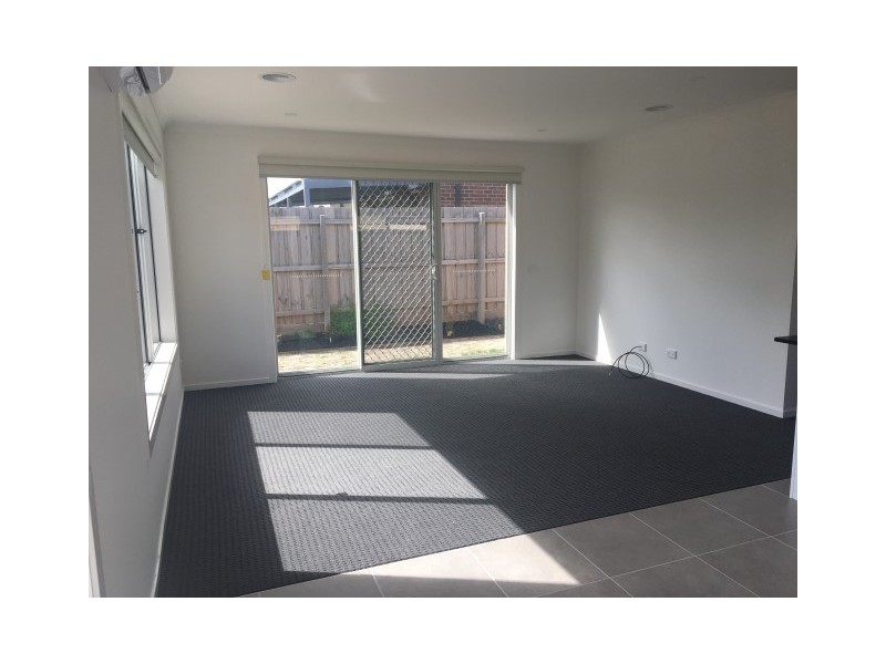 6 Rooney Road, Clyde North VIC 3978