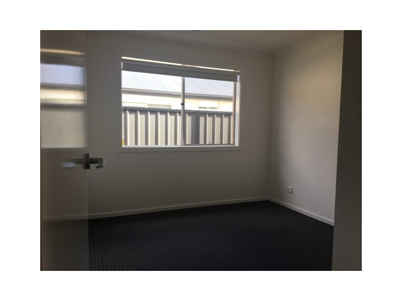 6 Rooney Road, Clyde North VIC 3978