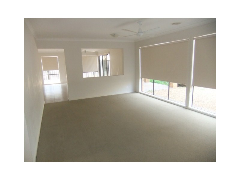 4 Aston Glade, Derrimut VIC 3030
