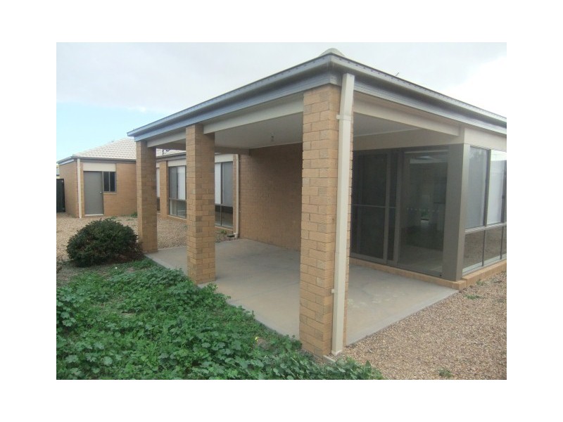 4 Aston Glade, Derrimut VIC 3030