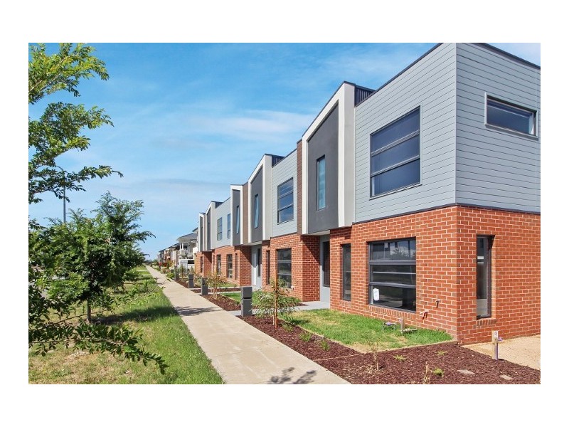 25 Monument Boulevard, Clyde North VIC 3978