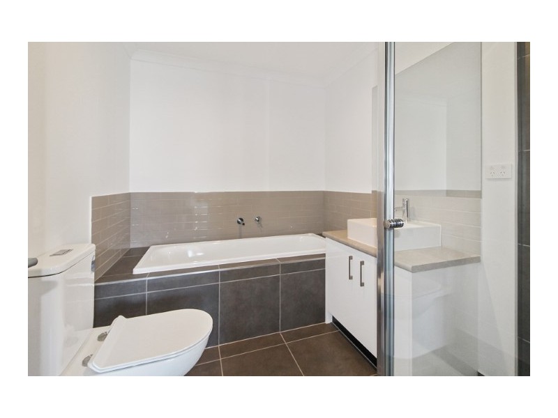 25 Monument Boulevard, Clyde North VIC 3978