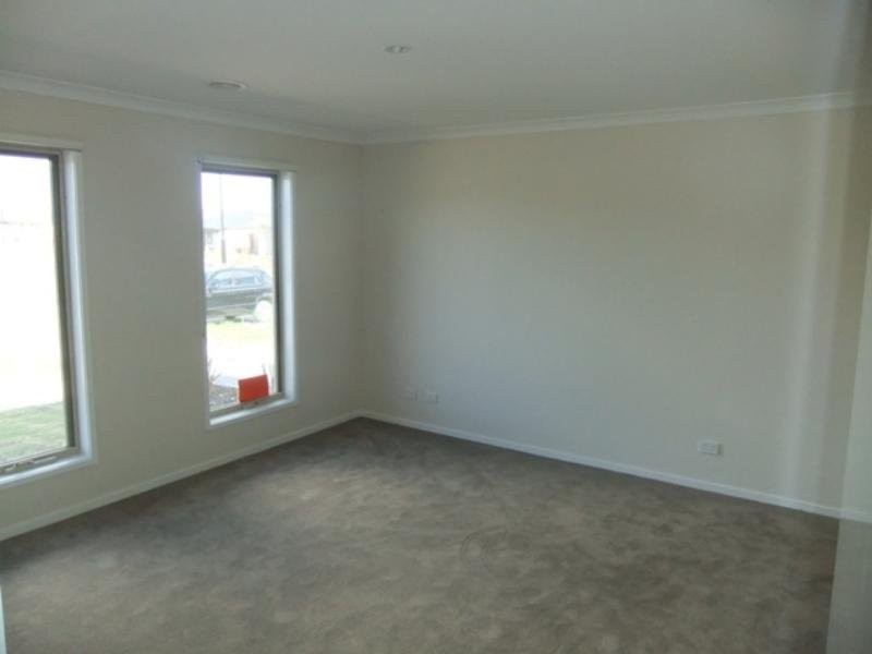 108 Mountainview Boulevard, Cranbourne North VIC 3977