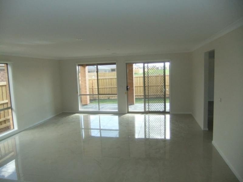 108 Mountainview Boulevard, Cranbourne North VIC 3977