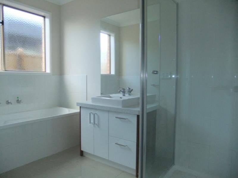 108 Mountainview Boulevard, Cranbourne North VIC 3977