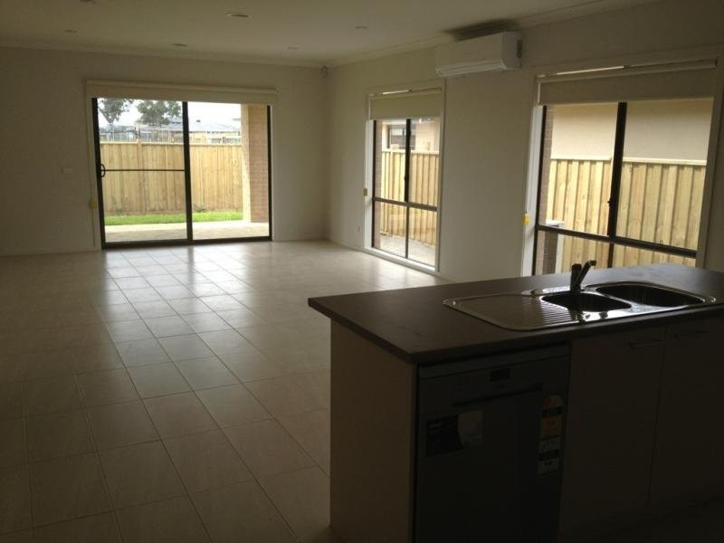 32 Warrego Circuit, Sandhurst VIC 3977