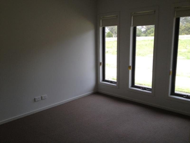 32 Warrego Circuit, Sandhurst VIC 3977