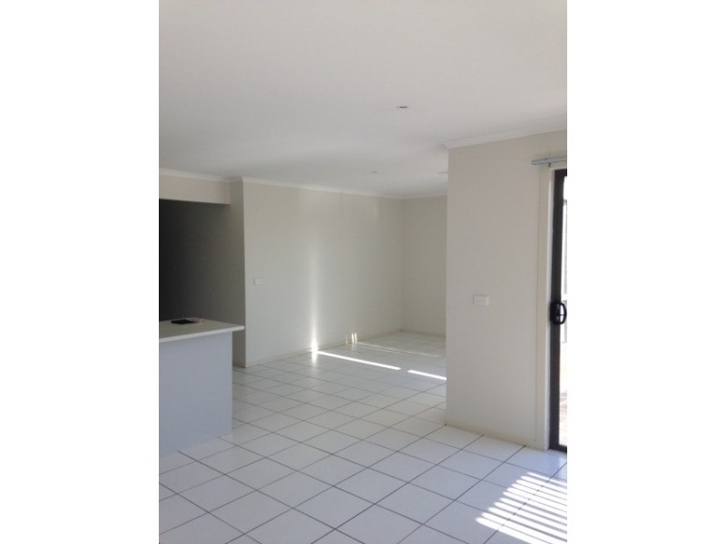 29 Bentley Drive, Deer Park VIC 3023