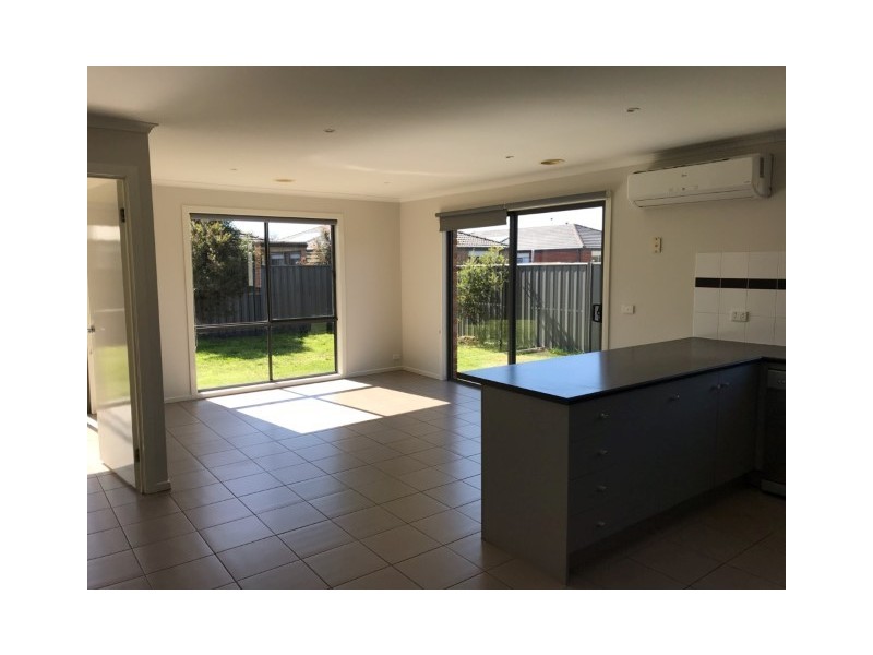 19 Bentley Drive, Deer Park VIC 3023