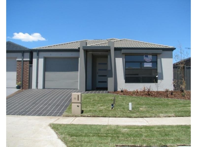 32 Howard Place, Deer Park VIC 3023
