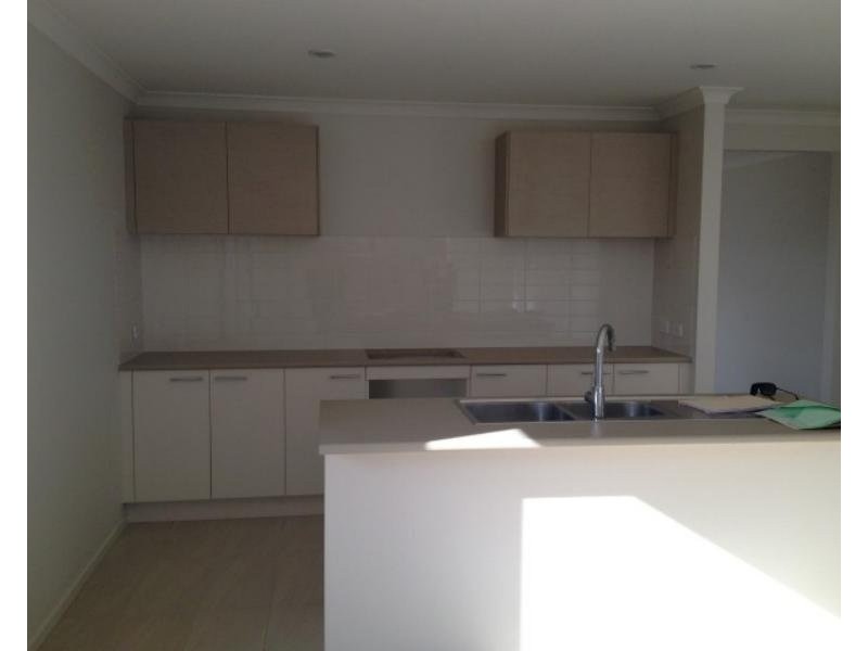 71 Tamborine Avenue, Point Cook VIC 3030