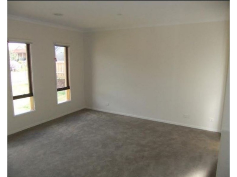 18 Lake Front Mews, Doreen VIC 3754