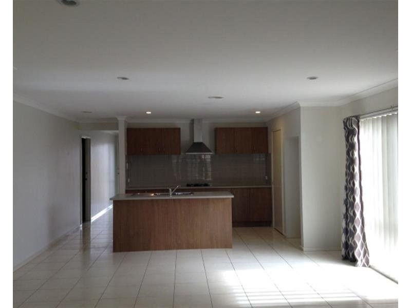 8 Bunker Circuit, Deer Park VIC 3023