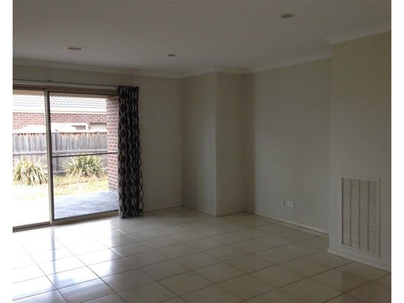8 Bunker Circuit, Deer Park VIC 3023