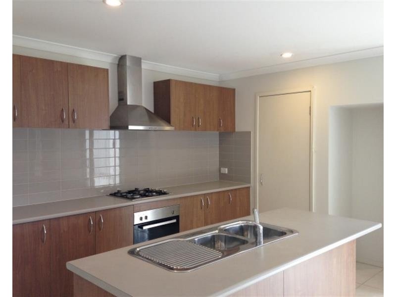 8 Bunker Circuit, Deer Park VIC 3023