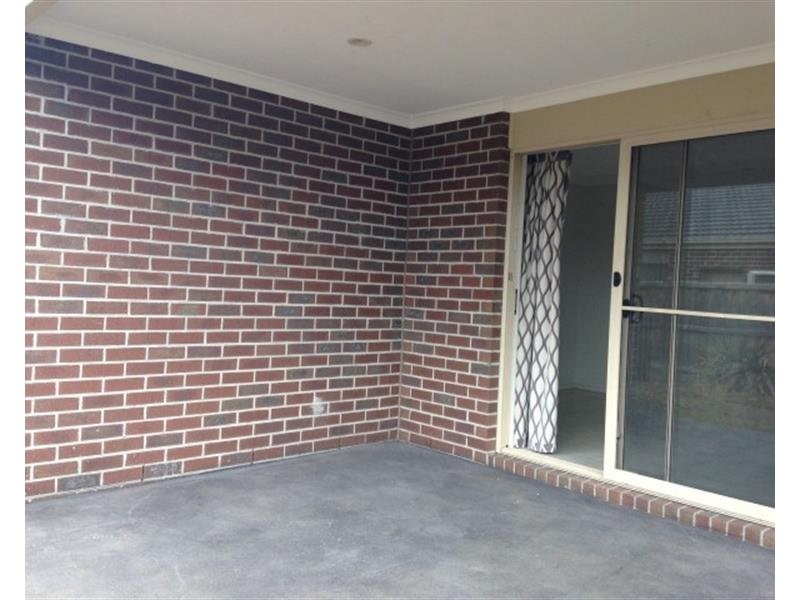 8 Bunker Circuit, Deer Park VIC 3023