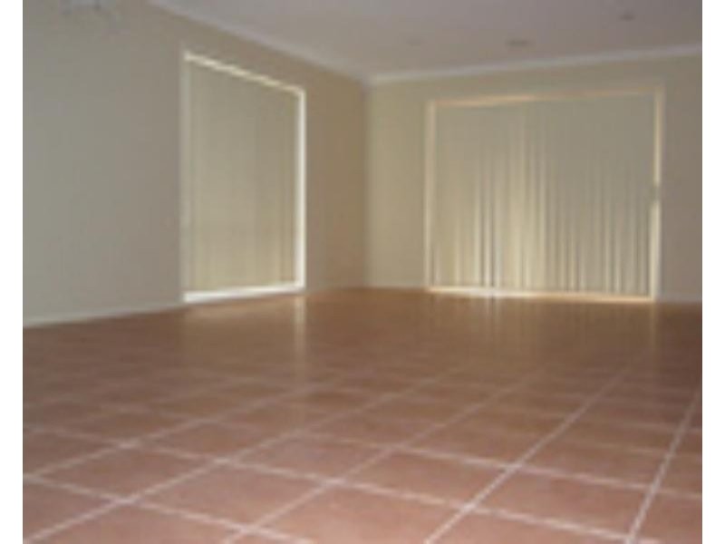 10 Grandiflora Grove, Point Cook VIC 3030