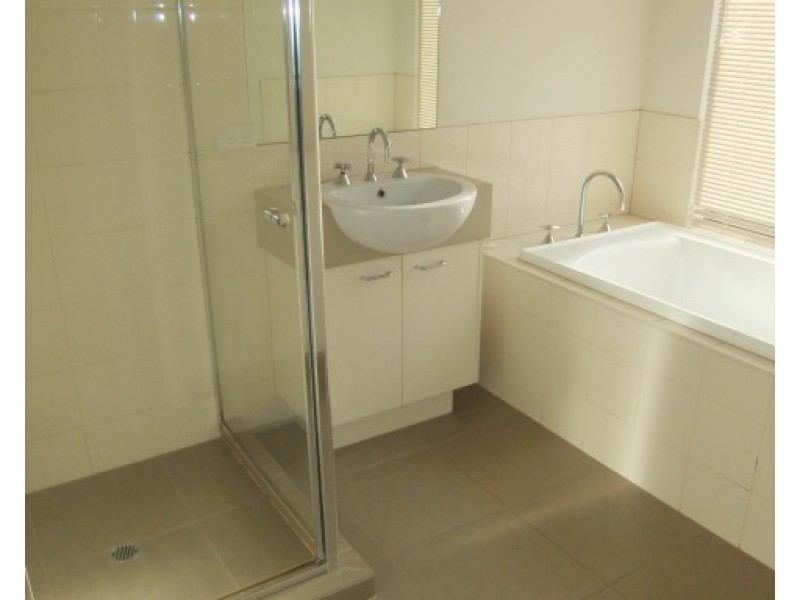 4 Aston Glade, Derrimut VIC 3030