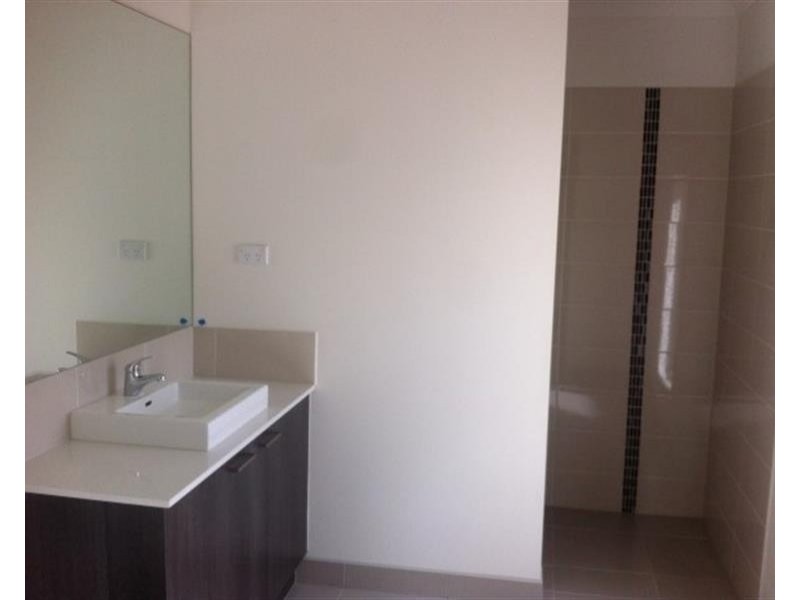 3 Woodstock Drive, Cranbourne North VIC 3977