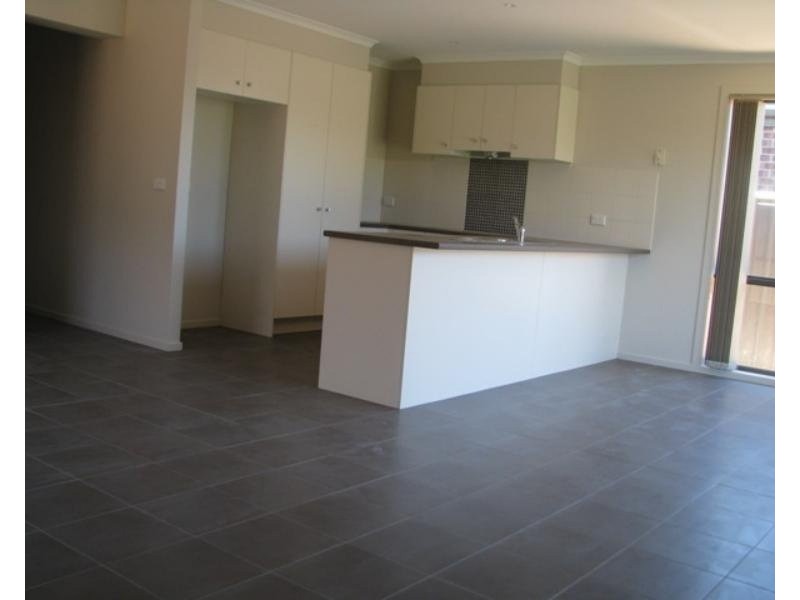 32 Howard Place, Deer Park VIC 3023