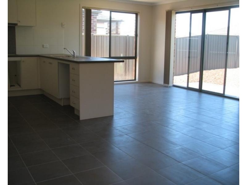 32 Howard Place, Deer Park VIC 3023