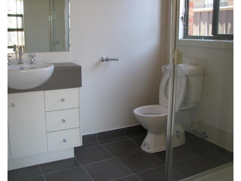 32 Howard Place, Deer Park VIC 3023