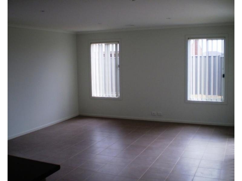 24 Edmondshaw Drive, Deer Park VIC 3023