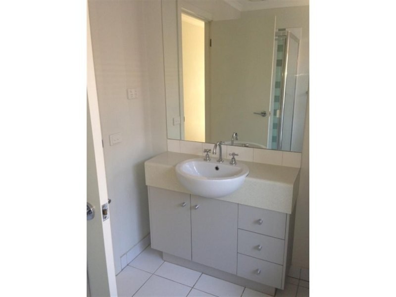 6 Howard Place, Deer Park VIC 3023