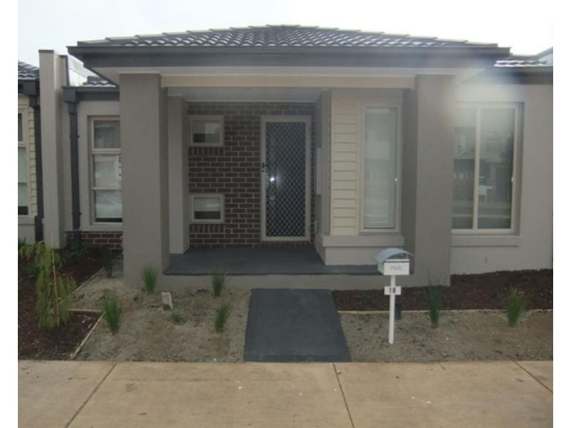 18 Tom Roberts Parade, Point Cook VIC 3030