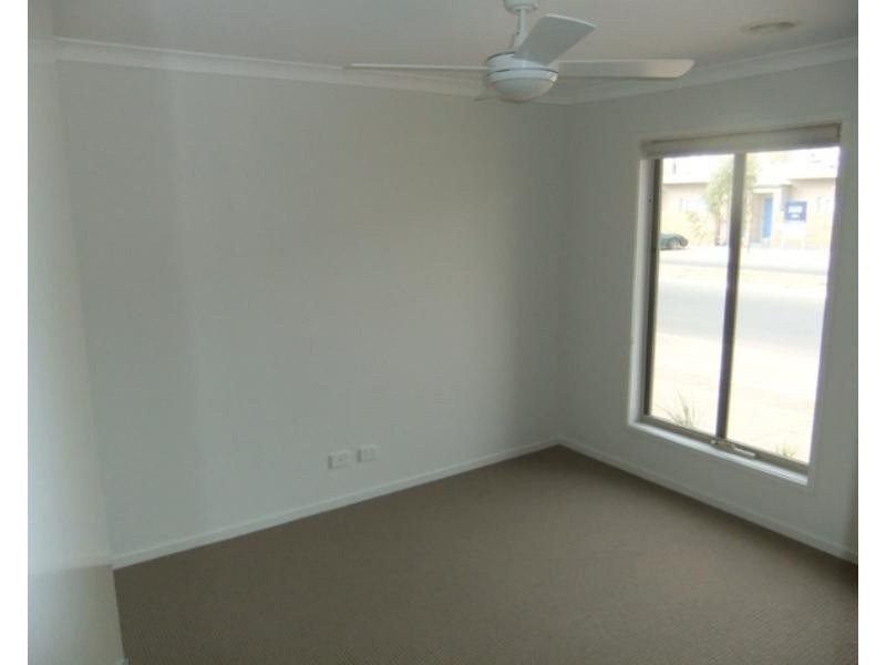 18 Tom Roberts Parade, Point Cook VIC 3030