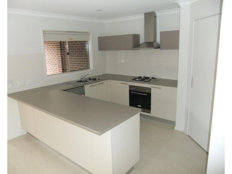 18 Tom Roberts Parade, Point Cook VIC 3030