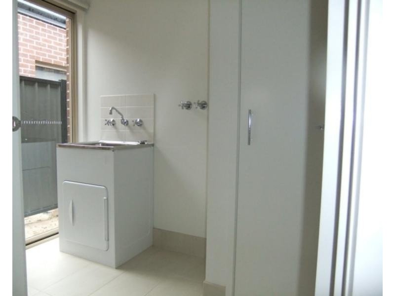 18 Tom Roberts Parade, Point Cook VIC 3030