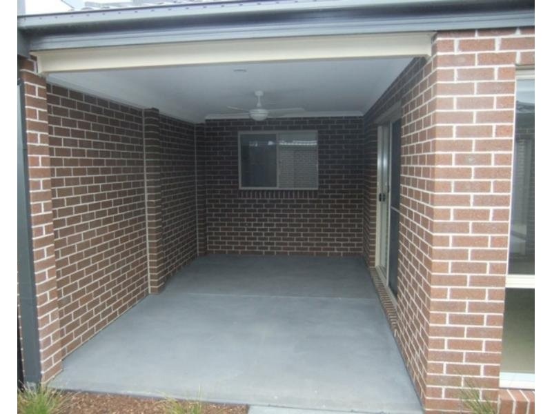 18 Tom Roberts Parade, Point Cook VIC 3030