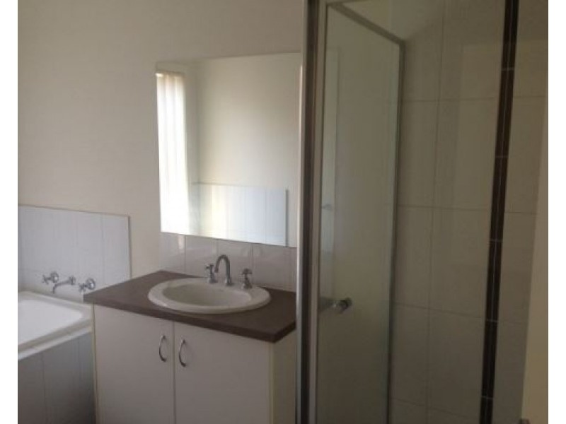 28 Tiverton Park Way, Derrimut VIC 3030