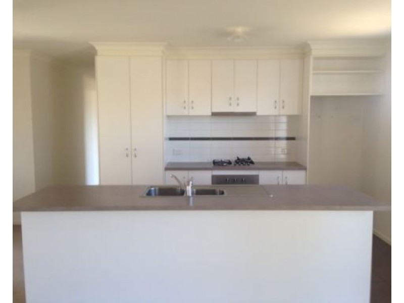 28 Tiverton Park Way, Derrimut VIC 3030