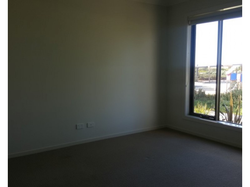 5 Shoreline Lane, Point Cook VIC 3030