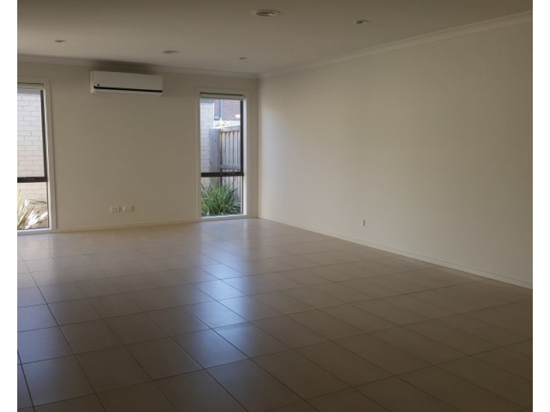 5 Shoreline Lane, Point Cook VIC 3030