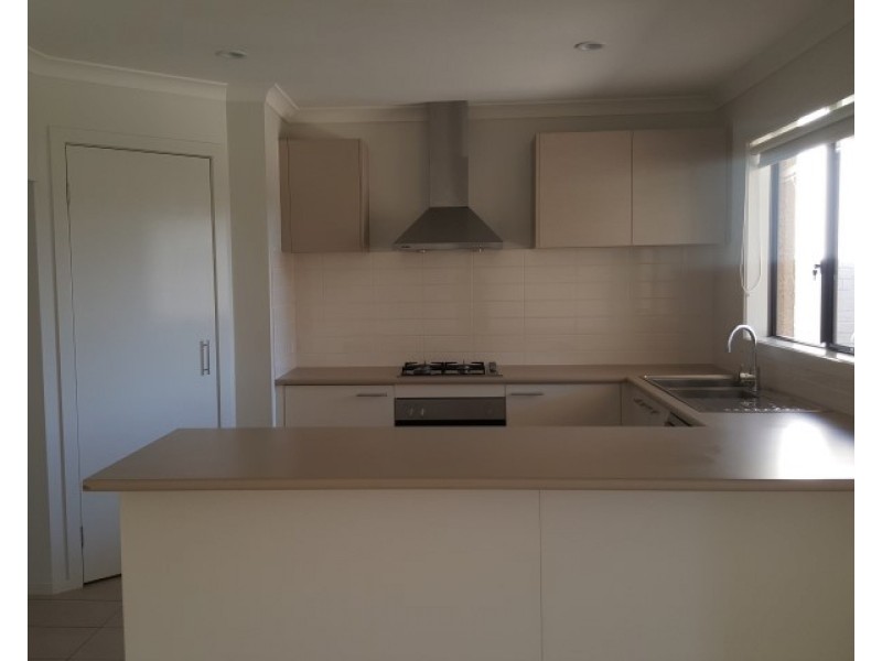 5 Shoreline Lane, Point Cook VIC 3030