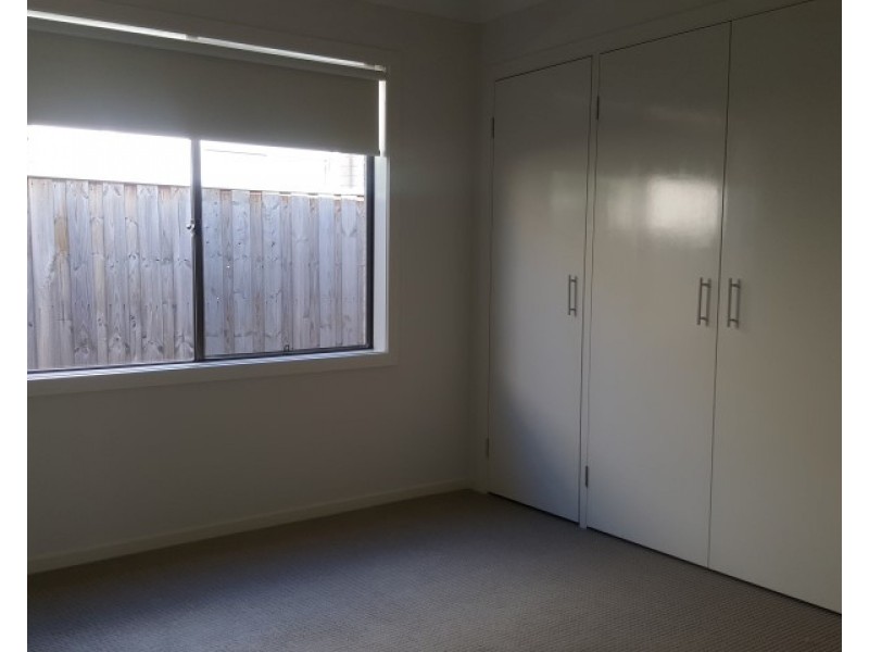 5 Shoreline Lane, Point Cook VIC 3030