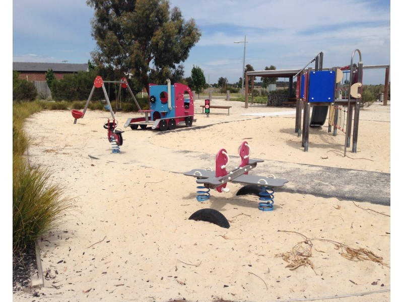 5 Shoreline Lane, Point Cook VIC 3030