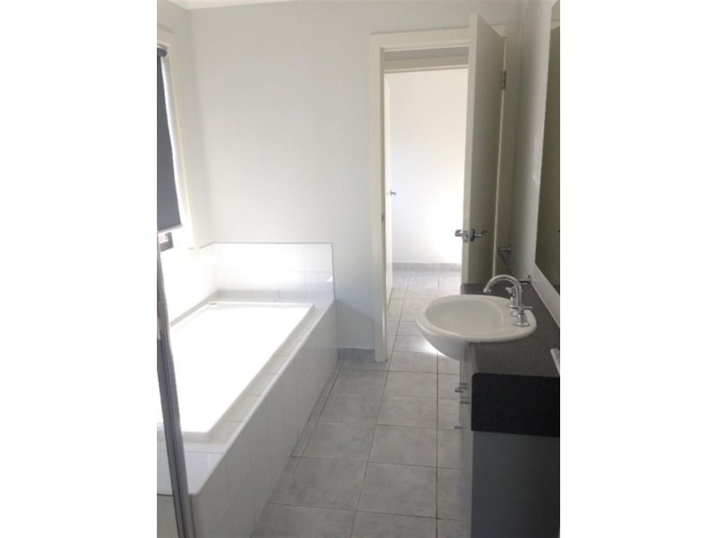 7 Penhurst Place, Deer Park VIC 3023