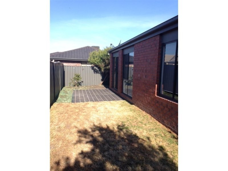 7 Penhurst Place, Deer Park VIC 3023
