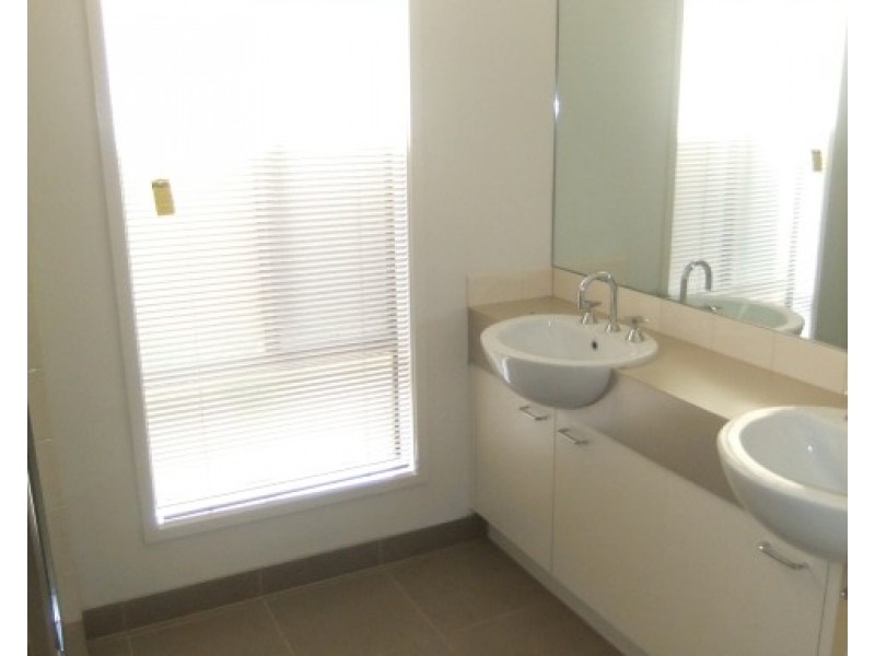 4 Aston Glade, Derrimut VIC 3030