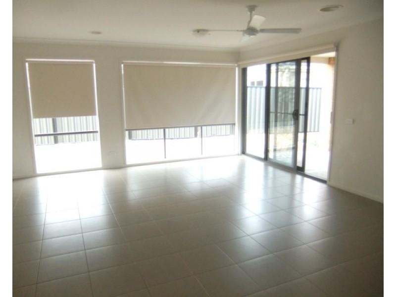 4 Aston Glade, Derrimut VIC 3030